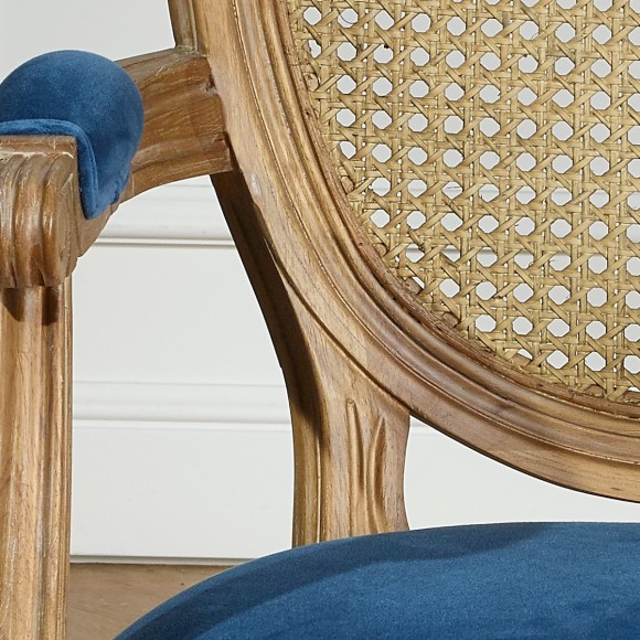 MEDAILLON - Fauteuil de table en cannage et velours bleu