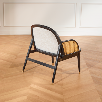 MARCEL – Poltrona in stile moderno in rattan, legno massiccio e tessuto effetto lana bouclé, 1 posto