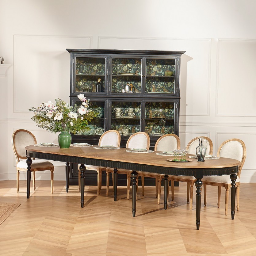 AUDE - Extendable dining table in a romantic style made of oak, black legs, seats 6/16