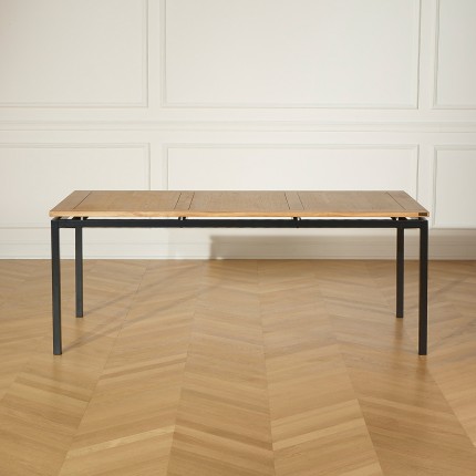 AIMIE - Table à manger style industriel avec plateau en chêne et pieds métal, 8 convives, bois certifié FSC®