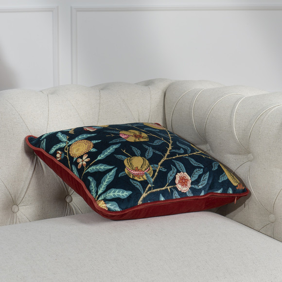 FLORAISON – Shabby chic style square cushion in cotton velvet with fruity and floral patterns, 44 x 44 cm