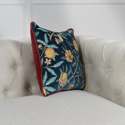 FLORAISON – Coussin carré style shabby chic en velours de coton avec motifs fruités et floraux, 44 x 44 cm