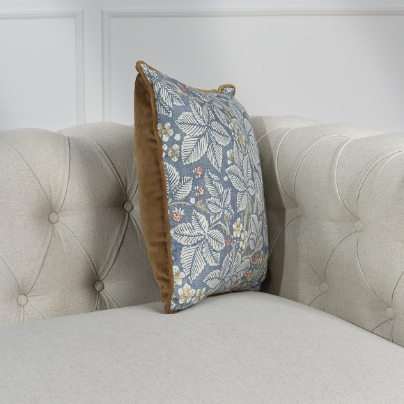 FLORAL FRESHNESS - Square cushion with a romantic style in botanical-patterned fabric, 43 x 43 cm