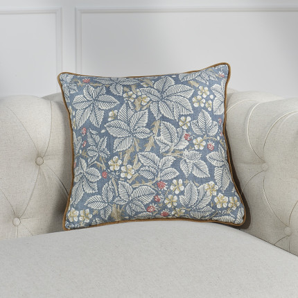 FLORAL FRESHNESS - Square cushion with a romantic style in botanical-patterned fabric, 43 x 43 cm