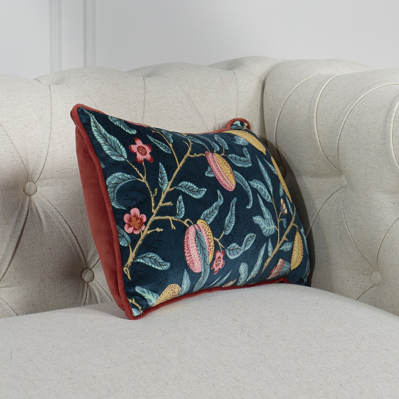 FLORAISON – Rectangular shabby chic style cushion in cotton velvet with fruity and floral patterns, 51 x 30 cm