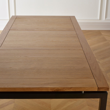 AIMIE - Table à manger style industriel avec plateau en chêne et pieds métal, 8 convives, bois certifié FSC®