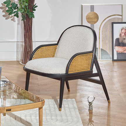 MARCEL – Sillón de estilo moderno en ratán, madera maciza y tejido efecto lana bouclé, 1 plaza