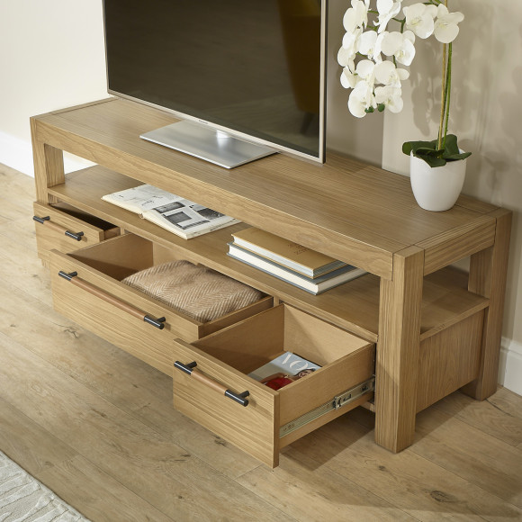 MEGÈVE– Meuble tv 150 cm en bois massif style contemporain, 3 tiroirs, 1 étagère, bois certifié FSC®