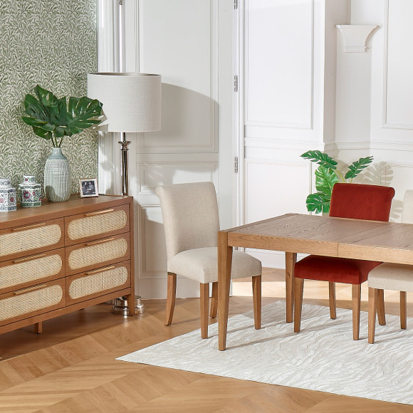 ALBA – Bequeme Stühle im Shabby-Chic-Stil aus massivem Gummibaumholz und Polyester, FSC®-zertifiziertes Holz.