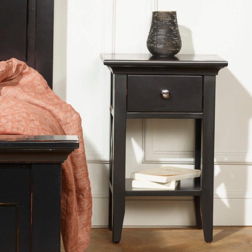 The VANESSA Bedside Table