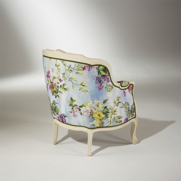 The VICTOR Armchair - Merveilles