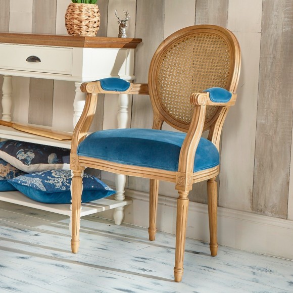 MEDAILLON - Fauteuil de table en cannage et velours bleu - SATIO