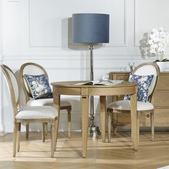 HAUSSMANN - Romantic style oak dining room round table, seats 4