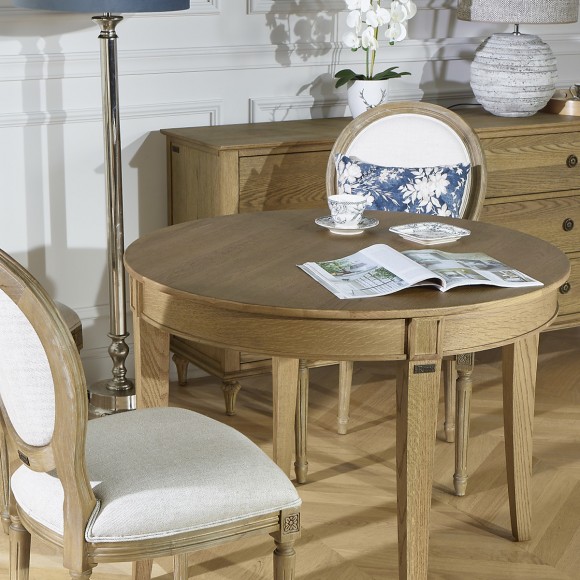 HAUSSMANN - Romantic style oak dining room round table, seats 4